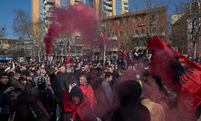 «Καζάνι» που βράζει η Αλβανία: Χιλιάδες διαδηλωτές ζητούν την παραίτηση Ράμα