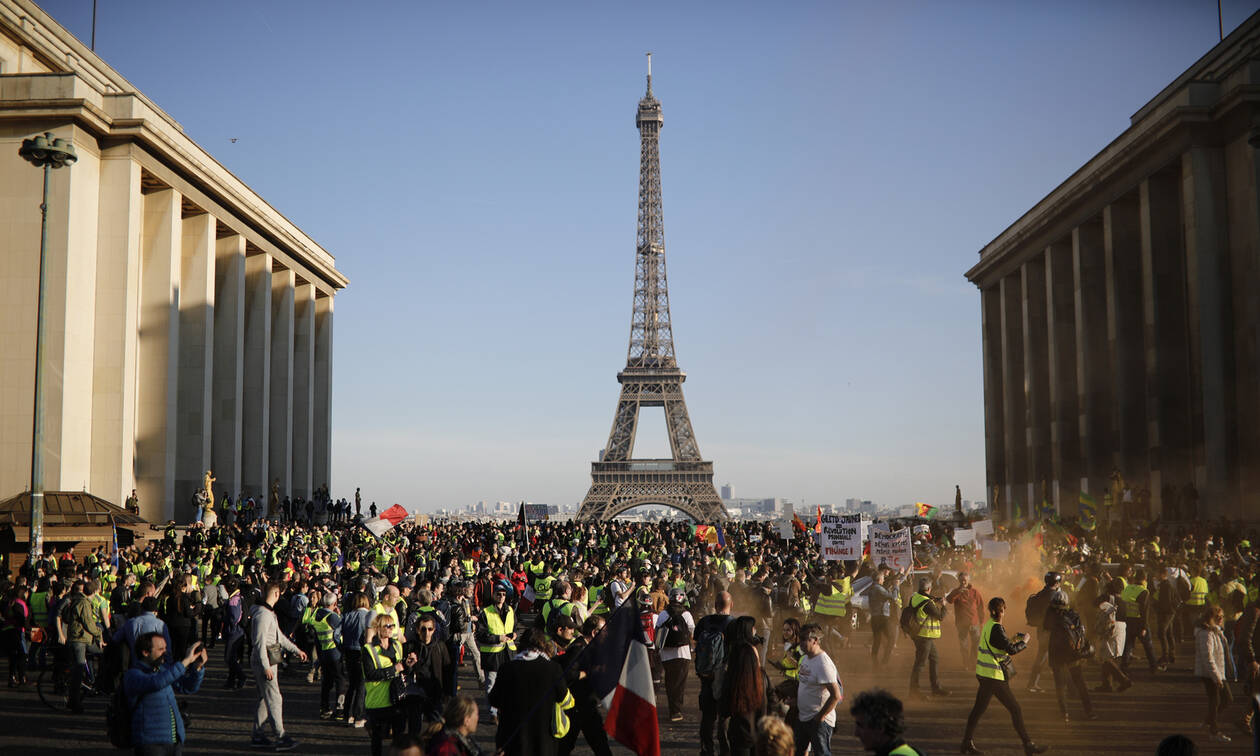 Τα «κίτρινα γιλέκα» στους δρόμους: Μαζικές διαδηλώσεις στη Γαλλία