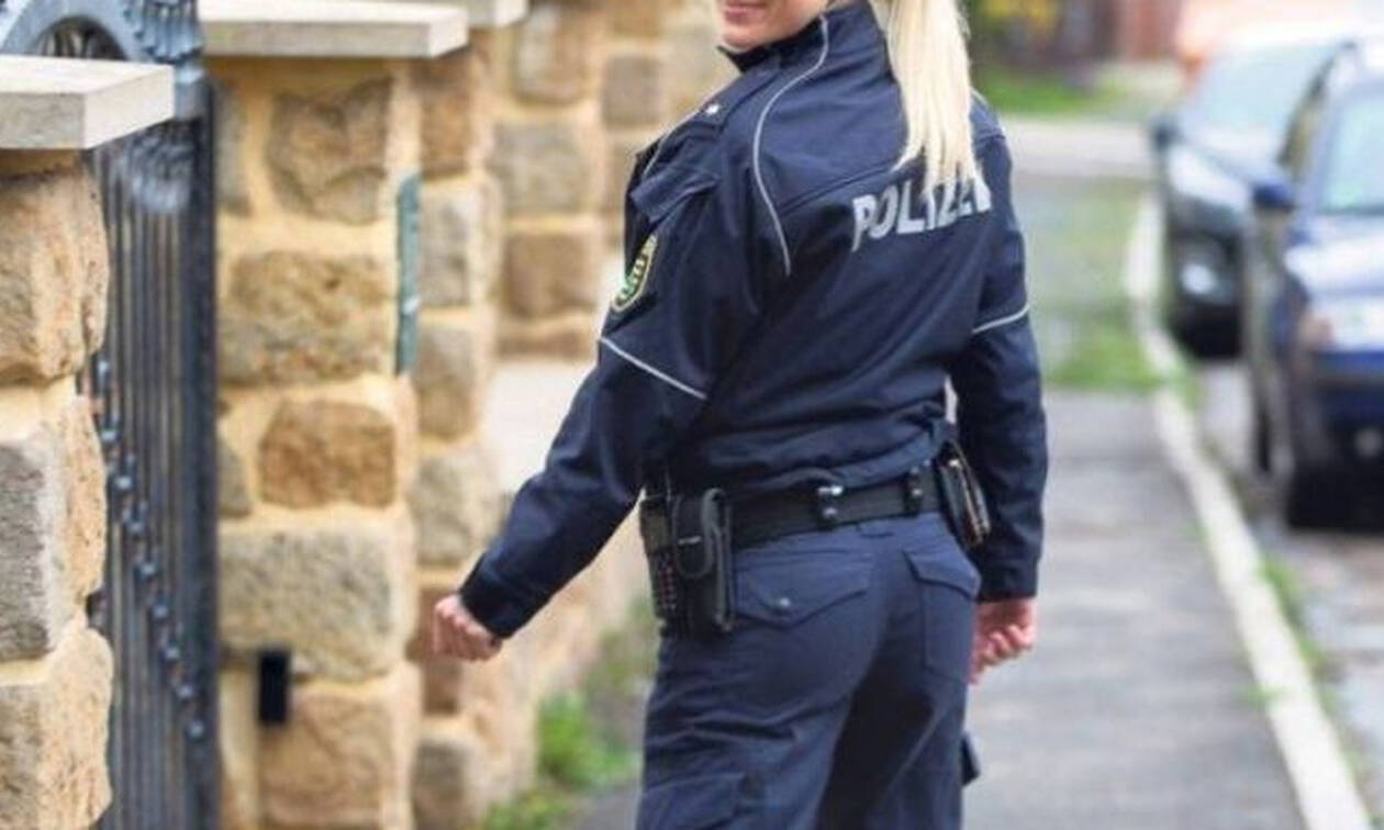 Γυναίκα αστυνομικός απολύθηκε μετά τον... αποκαλυπτικό χορό στους συναδέλφους της (pics)