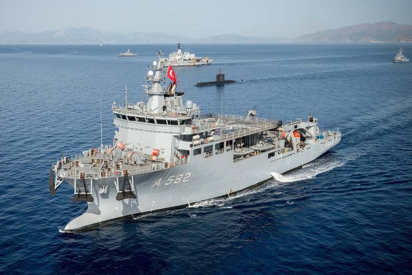 Συναγερμός στο Αιγαίο για την τουρκική αρμάδα - Σε επιφυλακή το Πολεμικό Ναυτικό
