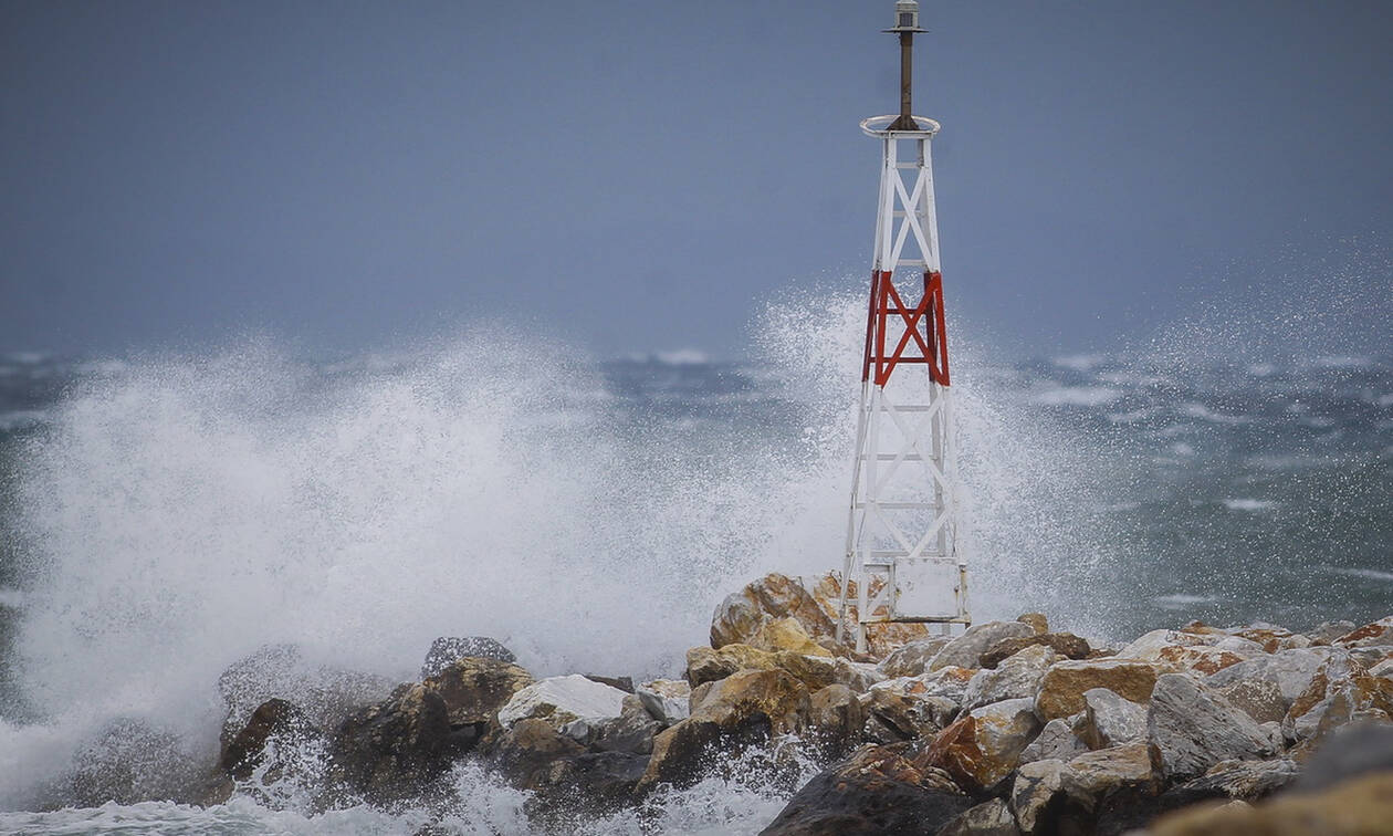 Καιρός ΤΩΡΑ: Με βροχές και πτώση της θερμοκρασίας η Τετάρτη - Θυελλώδεις οι άνεμοι στο Αιγαίο (pics)