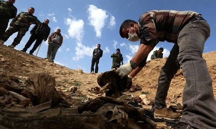 Φρίκη δίχως τέλος στη Συρία: Βρέθηκε ομαδικός τάφος με αποκεφαλισμένα πτώματα