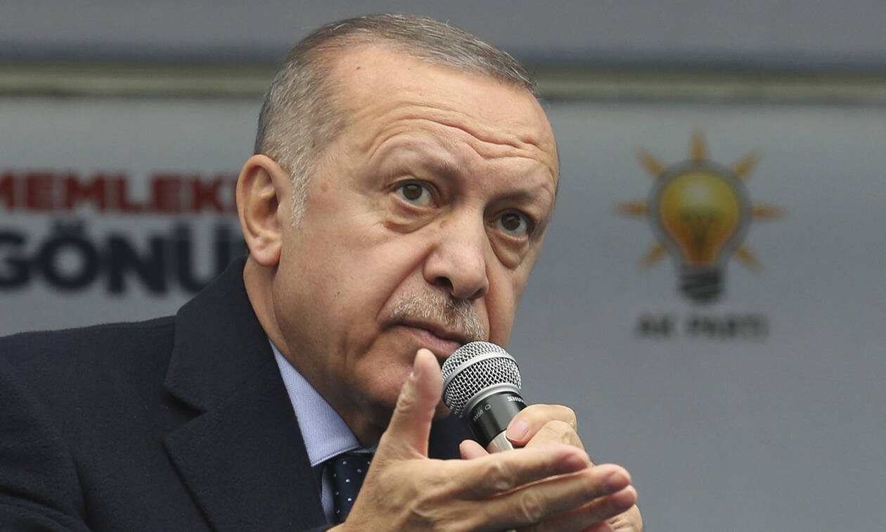 Κάτι υποχθόνιο ετοιμάζει ο Ερντογάν: «Σφραγίζει» την Τουρκία από ξένα «βλέμματα»