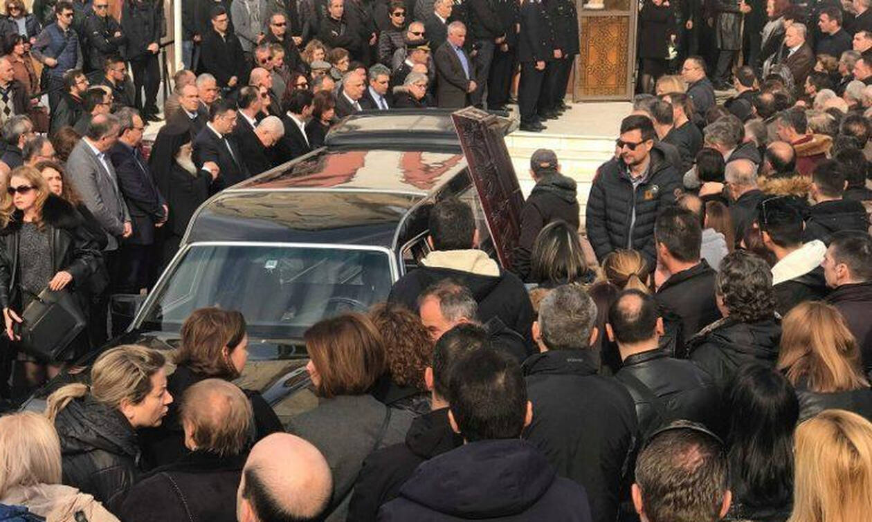 Θεσσαλονίκη: Ράγισαν καρδιές στην κηδεία του άτυχου πυροσβέστη (pics+vid)