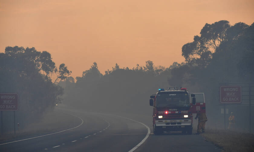 Κόλαση φωτιάς στην Αυστραλία: Καίγονται σπίτια - Χιλιάδες πυροσβέστες δίνουν μάχη με τις φλόγες