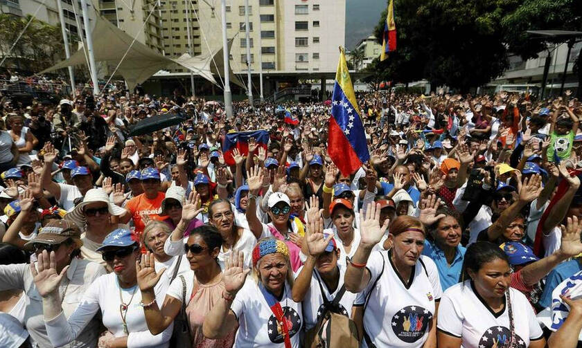 Χάος στη Βενεζουέλα: Διαδηλώσεις υπέρ και κατά της κυβέρνησης εν μέσω... μπλακ-άουτ