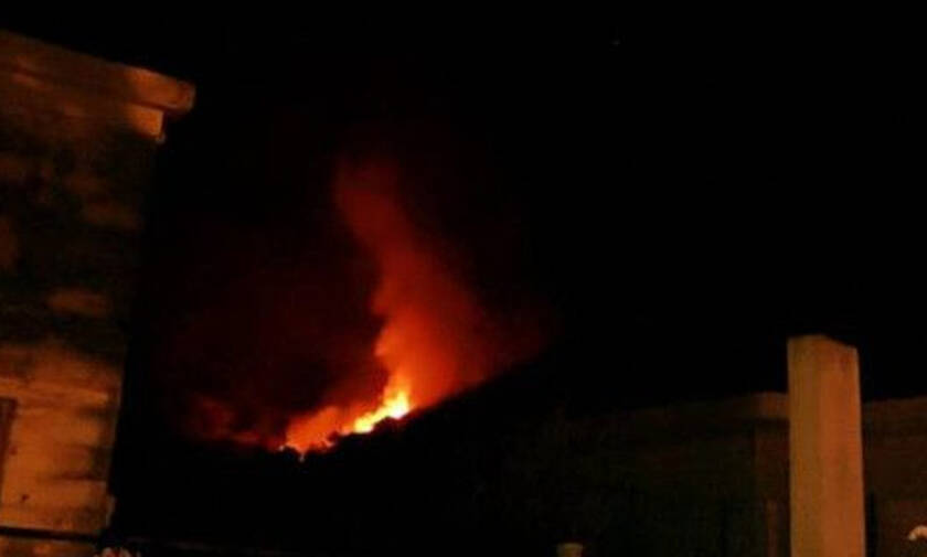 Κρήτη: Συναγερμός στην Πυροσβεστική για φωτιά κοντά σε χωριό (vid)