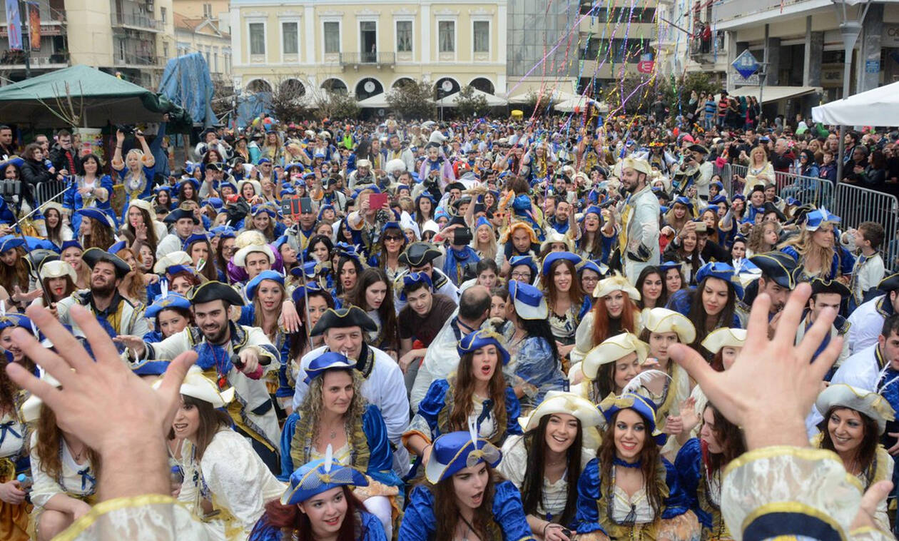 Σε καρναβαλικούς ρυθμούς η Πάτρα: Όλα έτοιμα για την σημερινή μεγάλη παρέλαση! (pics&vid)