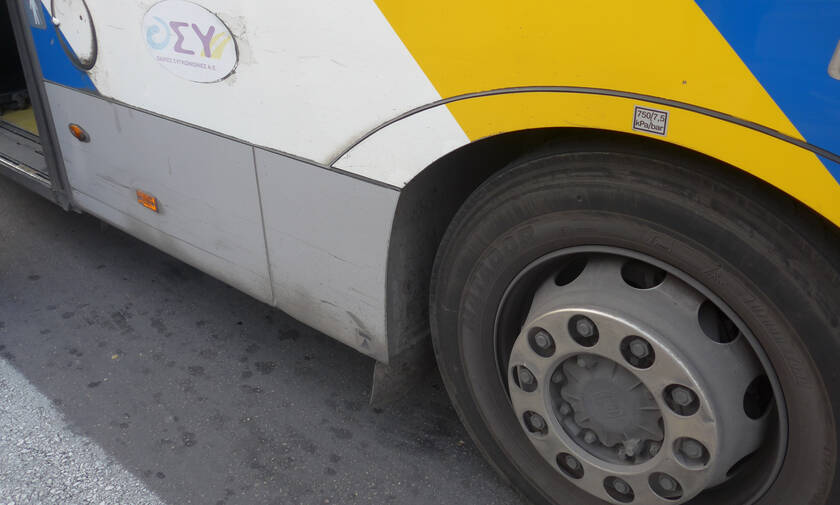 Σύγκρουση λεωφορείων στο Αιγάλεω - Πληροφορίες για τραυματίες