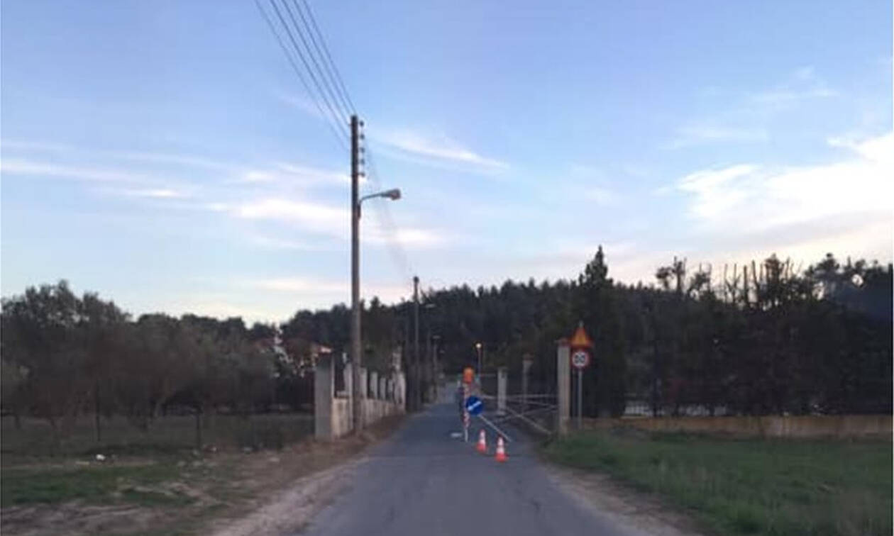 Απίστευτο περιστατικό στη Θεσσαλονίκη: Περιέφραξε μόνος του τον δρόμο για να μην τρέχουν οι οδηγοι 