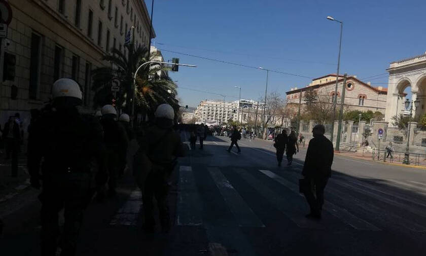 Ένταση στο μαθητικό συλλαλητήριο στο κέντρο της Αθήνας (pics-vid)