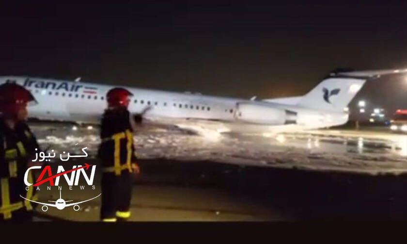 Πανικός στην Τεχεράνη: Αεροσκάφος με 100 επιβάτες έπιασε φωτιά (Pics + Vids)