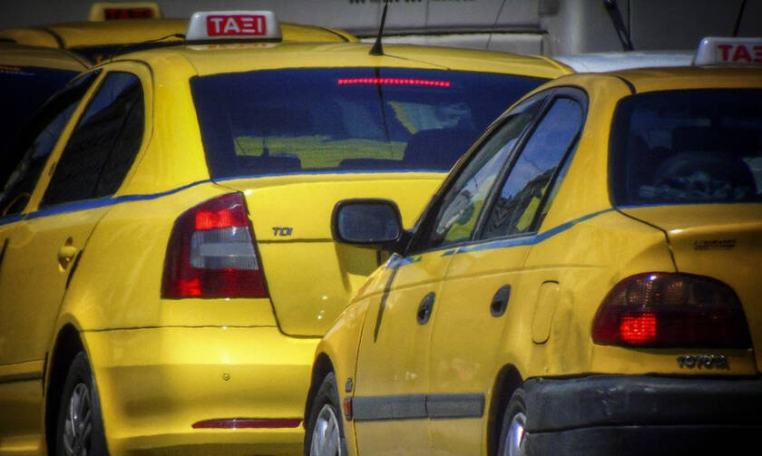 Δέκα συλλήψεις οδηγών ταξί για πλαστά διπλώματα και πειραγμένες ταμιακές