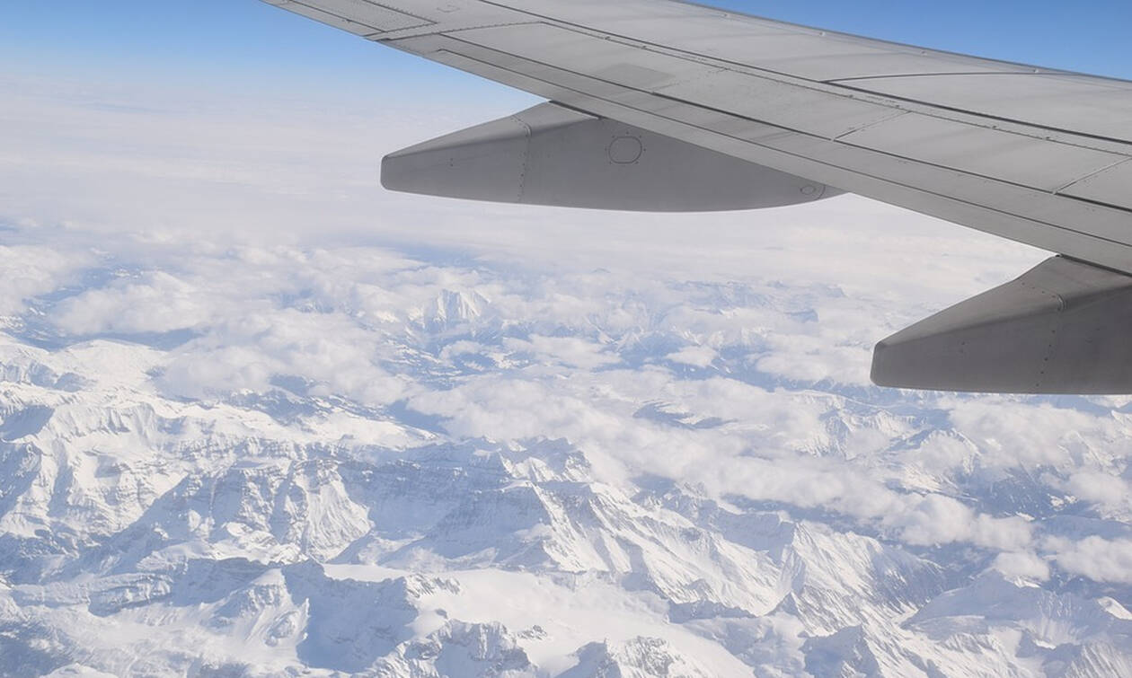 Πανικός σε πτήση: Καπνοί στο πιλοτήριο - Αναγκαστική προσγείωση αεροσκάφους