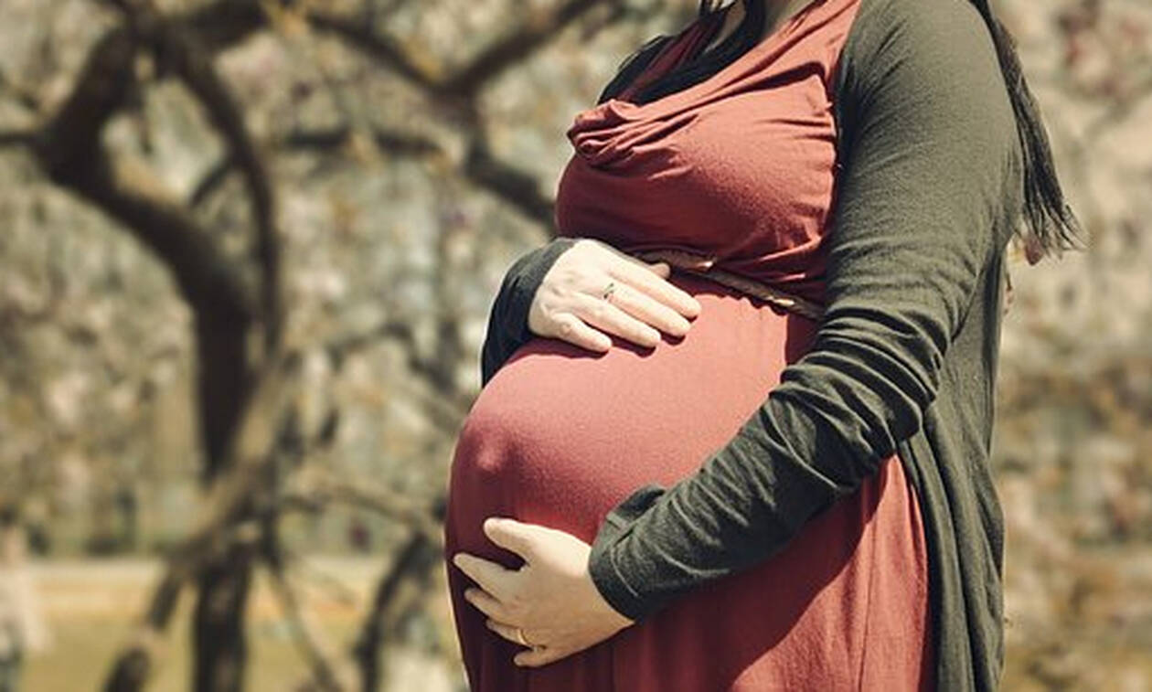 Άφωνοι οι γιατροί: Γέννησε δίδυμα 26 μέρες μετά τη γέννηση του πρώτου της παιδιού 