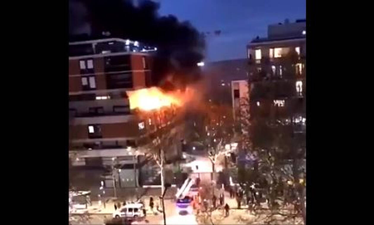 Συναγερμός στο Παρίσι από ισχυρή έκρηξη σε πολυκατοικία (vids)