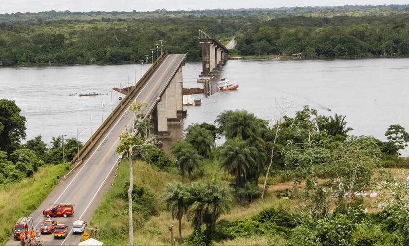 Κατάρρευση γέφυρας μετά από πρόσκρουση πλοίου - Συγκλονιστικές εικόνες