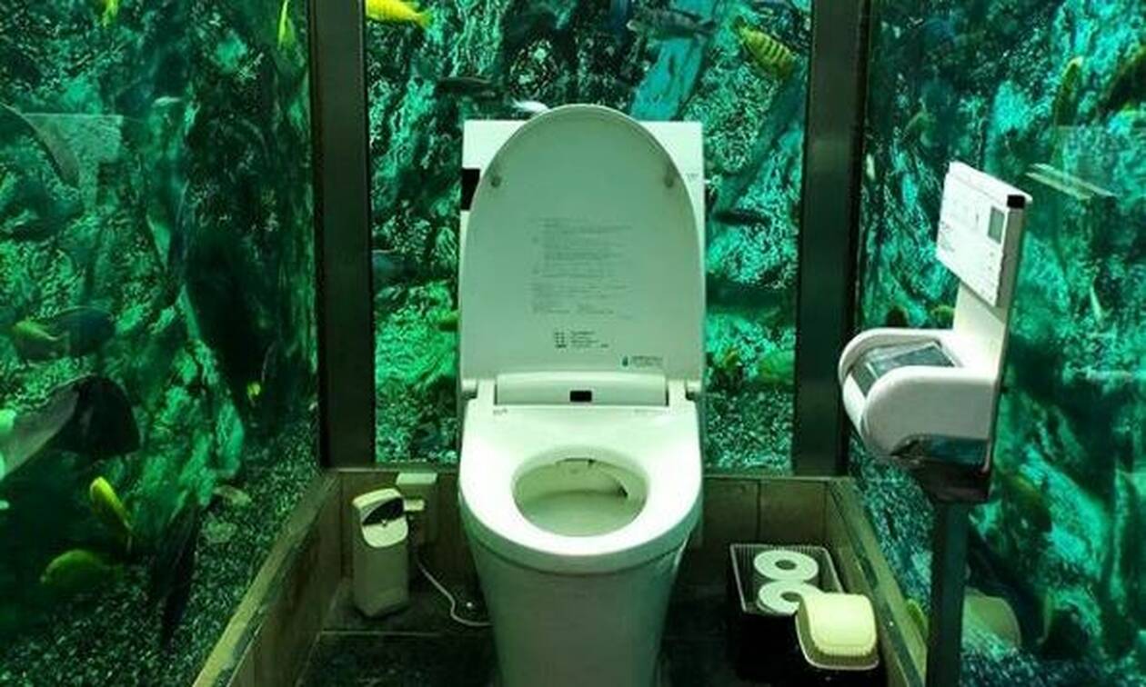 Ιαπωνία: Σ'αυτήν την τουαλέτα οι πελάτες κάνουν την... ανάγκη τους χαζεύοντας ψάρια! (pics+vid)