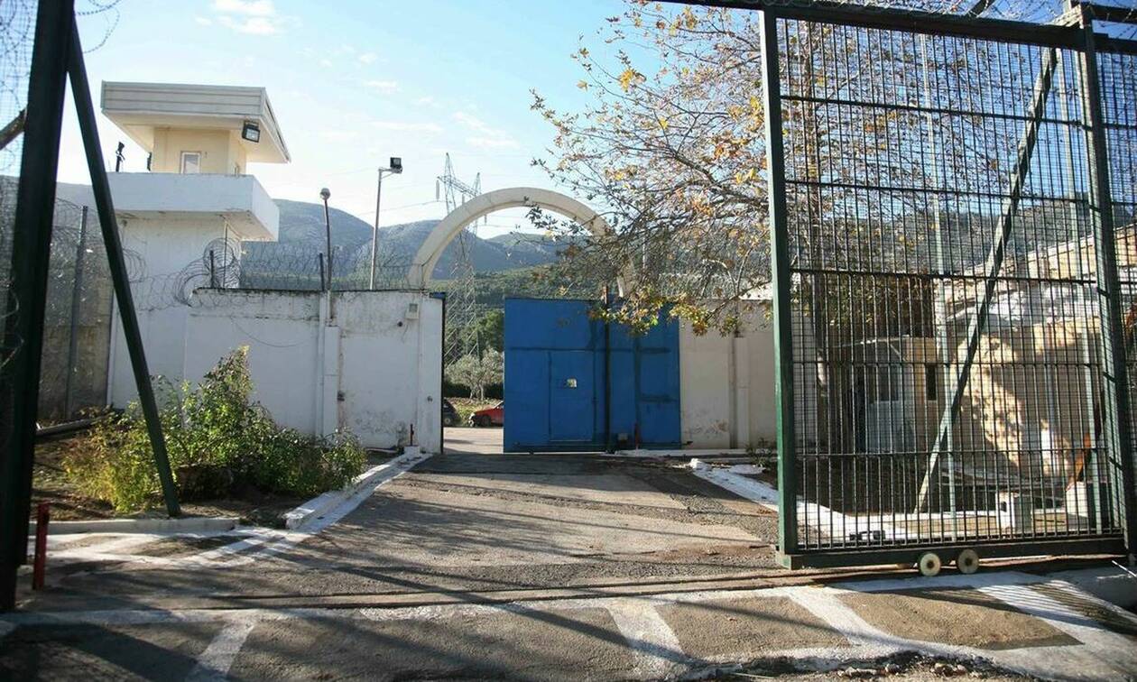Οπλοστάσιο αποκάλυψε η έρευνα των αστυνομικών στις φυλακές Αυλώνα (pics)