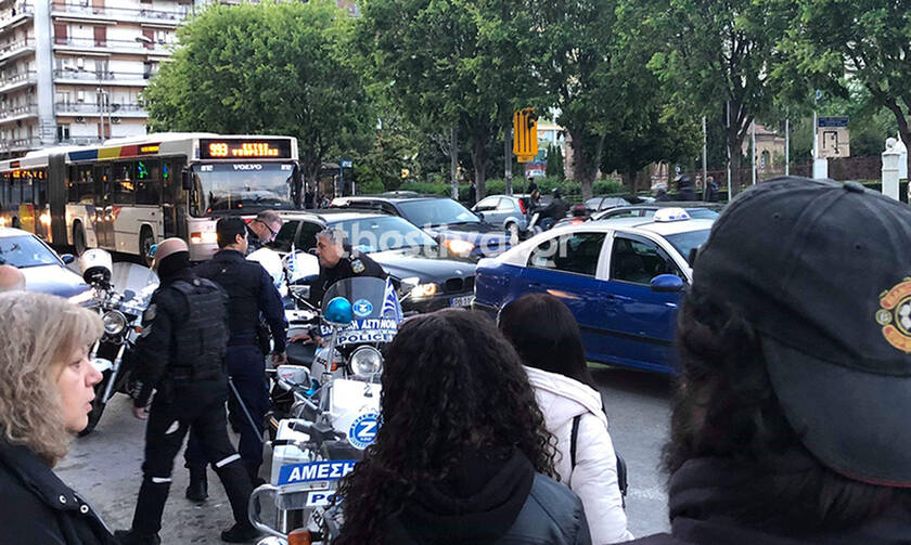 Θεσσαλονίκη: Πρωτοφανές περιστατικό-Πέταξε τη γυναίκα του από το αυτοκίνητο μπροστά στα παιδιά τους