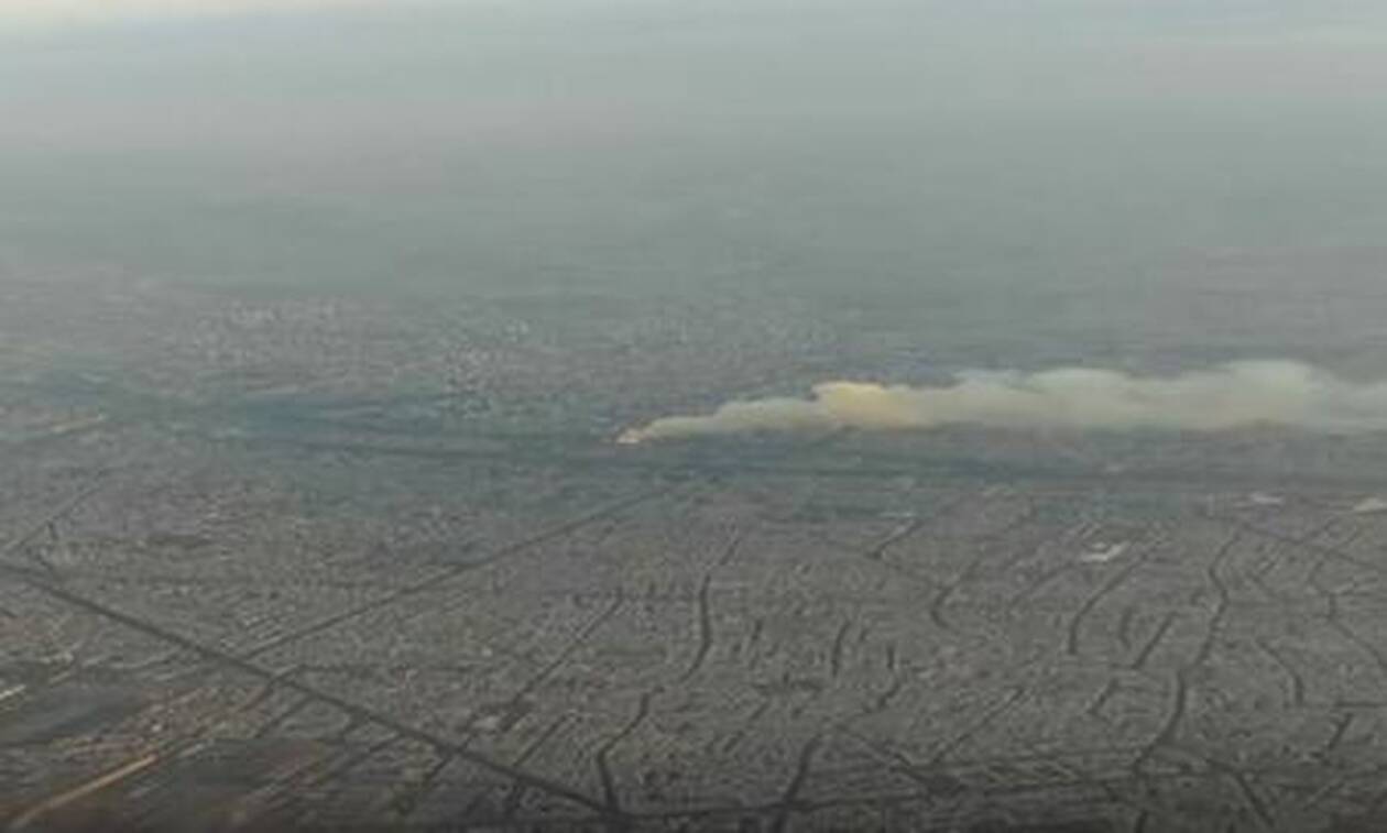 Συγκλονιστικό βίντεο: Επιβάτης αεροπλάνου κατέγραψε τη φωτιά στη Notre Dame κατά τη διάρκεια πτήσης