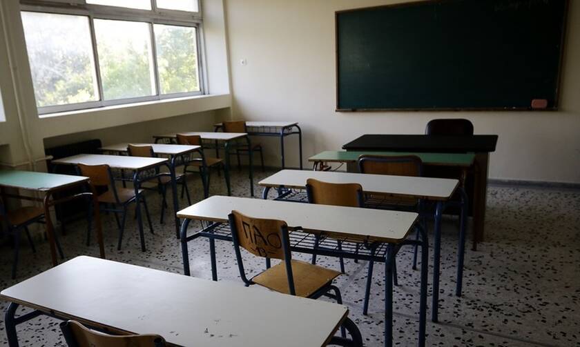 Κρήτη: Μαθητής Λυκείου πήγε σχολείο με πολυτελές ΙΧ -Πάρκαρε, μπήκε και κοιμήθηκε