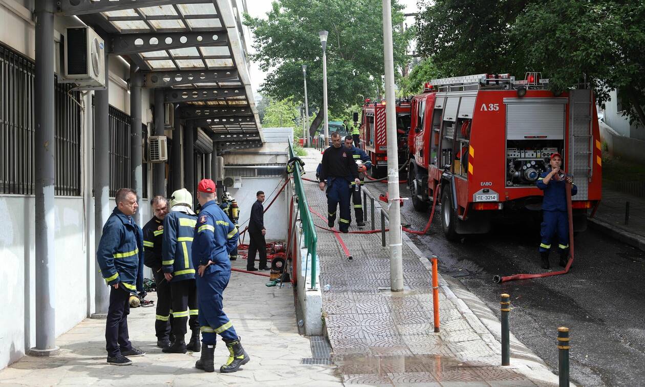 Φωτιά στο Αριστοτέλειο Πανεπιστήμιο Θεσσαλονίκης - Απεγκλωβίστηκε μια γυναίκα