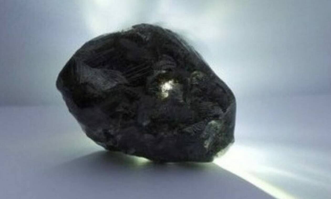 Βρέθηκε το δεύτερο μεγαλύτερο άκοπο διαμάντι στην ιστορία και είναι 1.715 καράτια (pics)