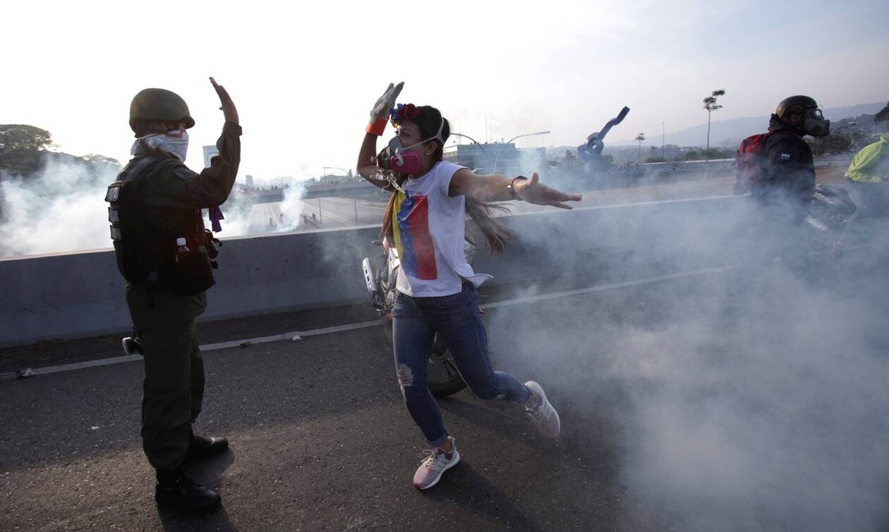 Χάος στη Βενεζουέλα: Οι ΗΠΑ στηρίζουν τον λαό