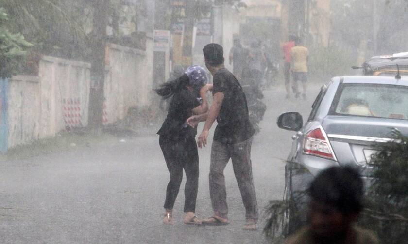 Συναγερμός στην Ινδία: 800.000 άνθρωποι εγκαταλείπουν τα σπίτια τους λόγω του κυκλώνα Φάνι