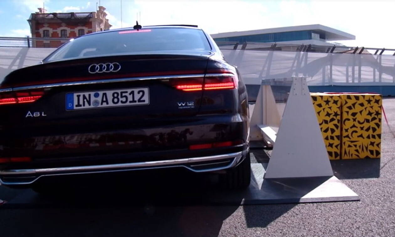Δείτε πως το Audi A8 «ανασηκώνεται» σε πλευρική σύγκρουση