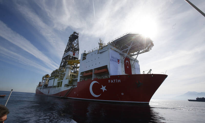 Εκτός ελέγχου οι Τούρκοι: Δύο γεωτρύπανα και πολεμικά πλοία στην Κυπριακή ΑΟΖ – Επικίνδυνη κλιμάκωση