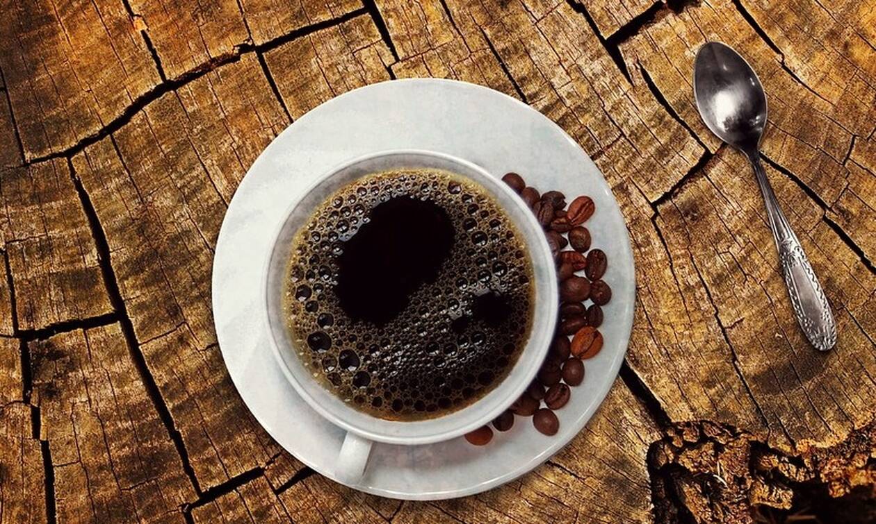 «Πικρό» ποτήρι: Πόσο θα κοστίζουν καφές, αναψυκτικά και χυμοί μετά τη μείωση του ΦΠΑ
