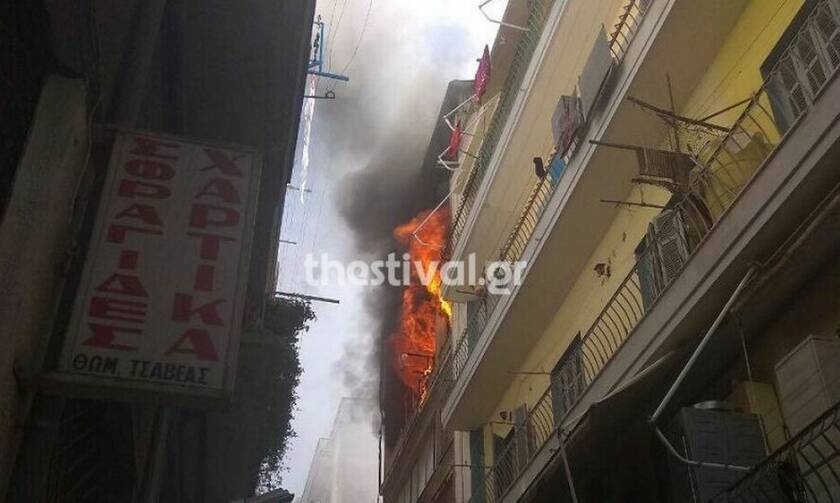 Συναγερμός στη Θεσσαλονίκη: Φωτιά σε διαμέρισμα -Εγκλωβισμένα 3 άτομα