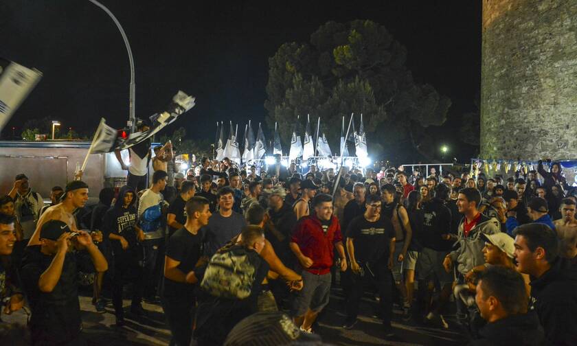 Θεσσαλονίκη: Ατελείωτο «πάρτι» των φιλάθλων του ΠΑΟΚ για την κατάκτηση του νταμπλ (video+photos)