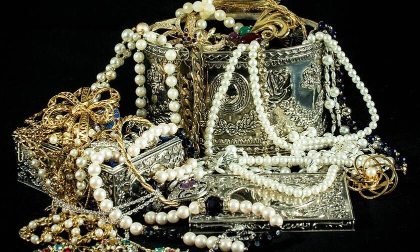 Κρήτη: «Καμπάνα» σε ζευγάρι που άρπαξε κοσμήματα αξίας άνω των 200 χιλιάδων ευρώ!