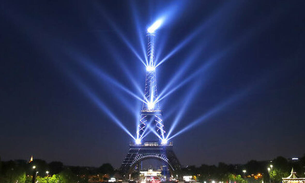 Συναγερμός στο Παρίσι: Εκκενώθηκε ο Πύργος του Άιφελ