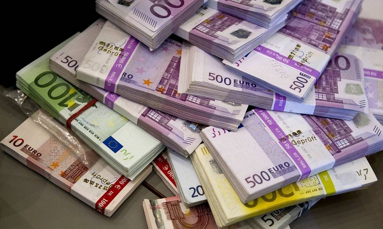 Πρεμιέρα σήμερα (28/5) για τα νέα χαρτονομίσματα των 100 και 200 ευρώ 