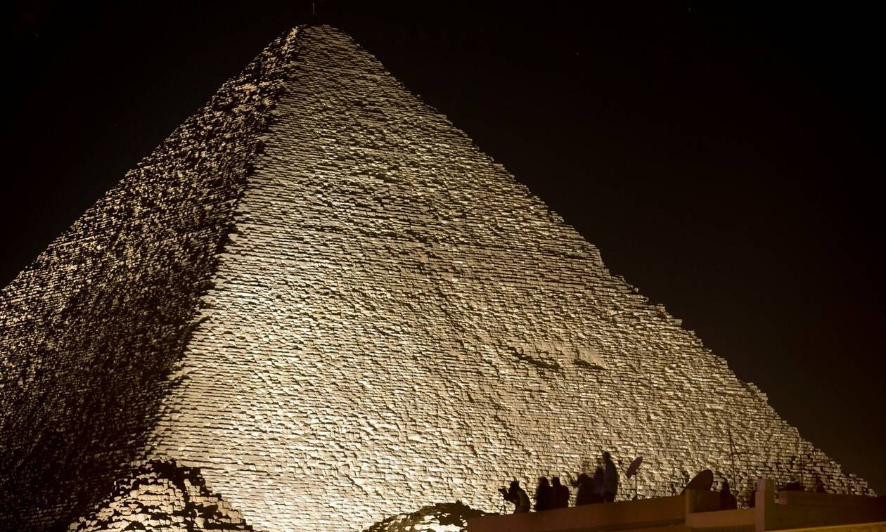 «Πυραμίδες» στο φεγγάρι: Φωτογραφία της NASA βάζει «φωτιά» στους συνωμοσιολόγους (vid)