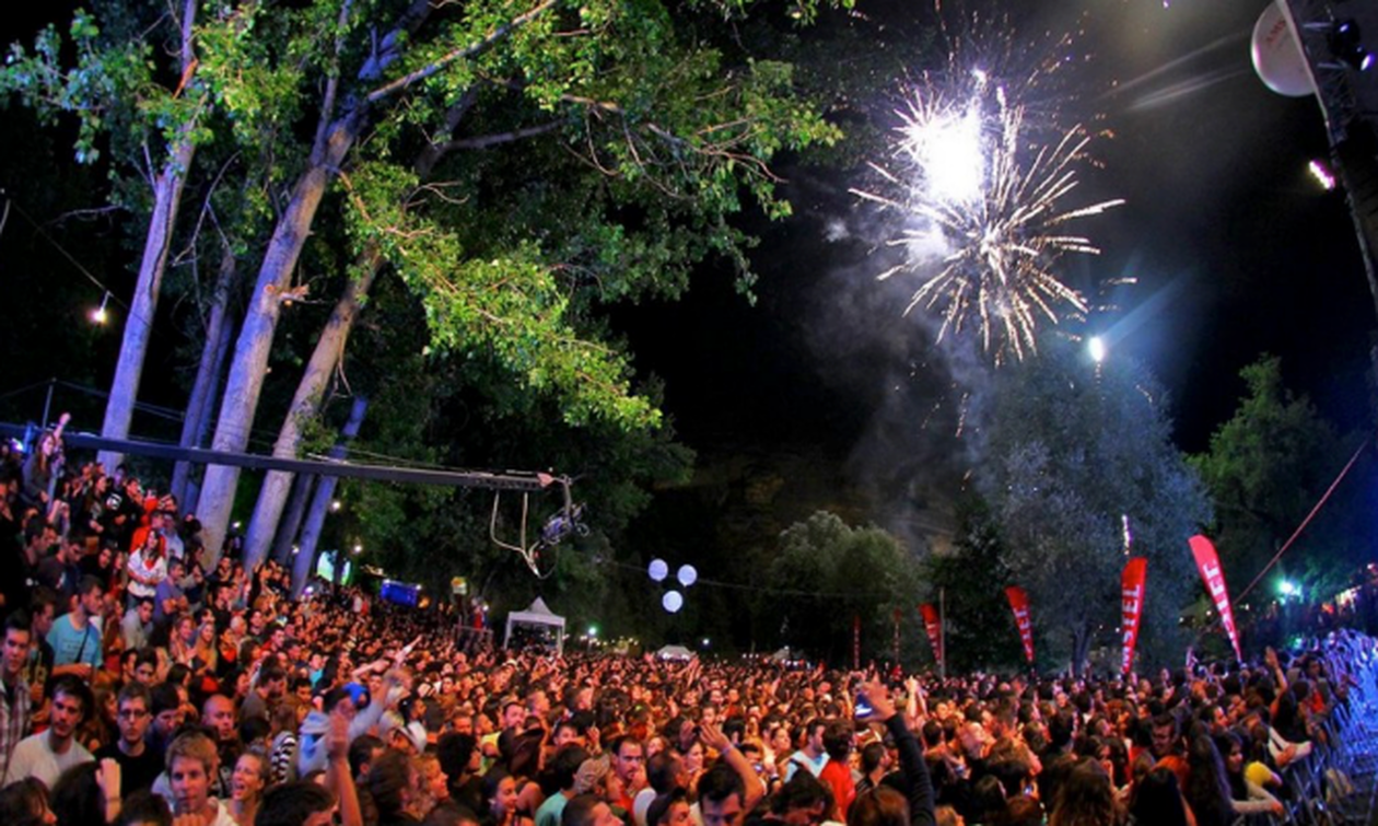 Καλοκαίρι στην Εύβοια: Στην Αγία Άννα το μεγαλύτερο μουσικό και κατασκηνωτικό φεστιβάλ (vid)