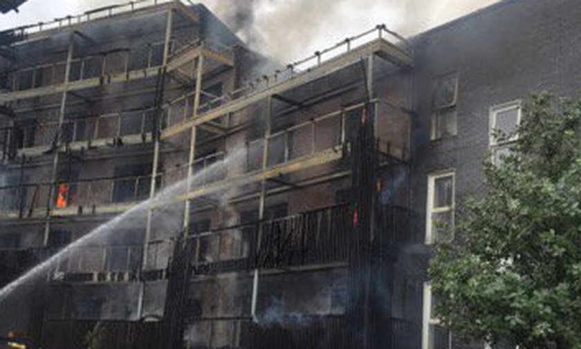 Φωτιά σε πολυκατοικία στο Λονδίνο: Δεν έχουν αναφερθεί τραυματισμοί (pics+vids) 