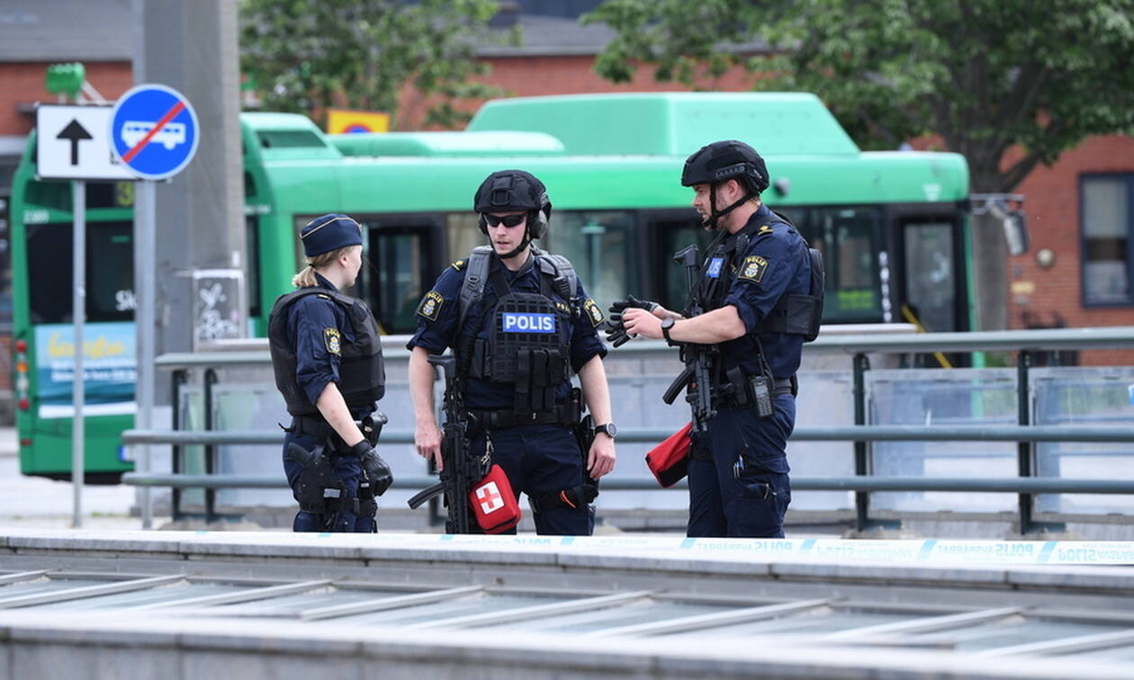 Πανικός στη Σουηδία: Η αστυνομία πυροβόλησε άνδρα που απειλούσε να ανατινάξει σιδηροδρομικό σταθμό