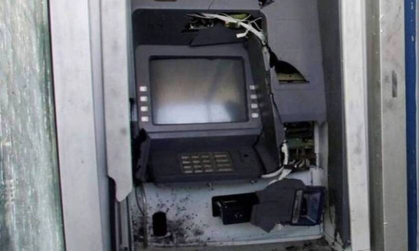Αττική: Ανατίναξαν μηχάνημα ΑΤΜ στη Σαρωνίδα - Οι δράστες πήραν τις κασετίνες με τα χρήματα