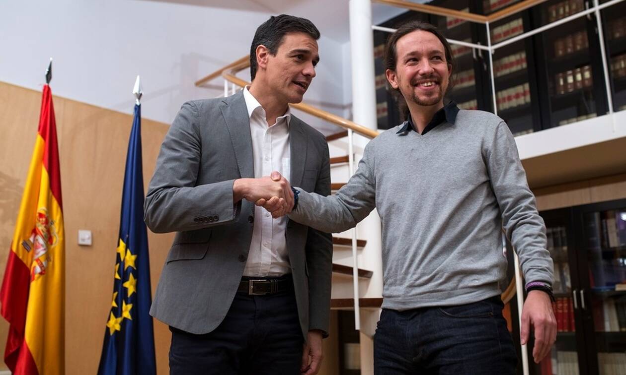 Ισπανία: Έδωσαν τα χέρια Σοσιαλιστές - Podemos για κυβέρνηση συνεργασίας