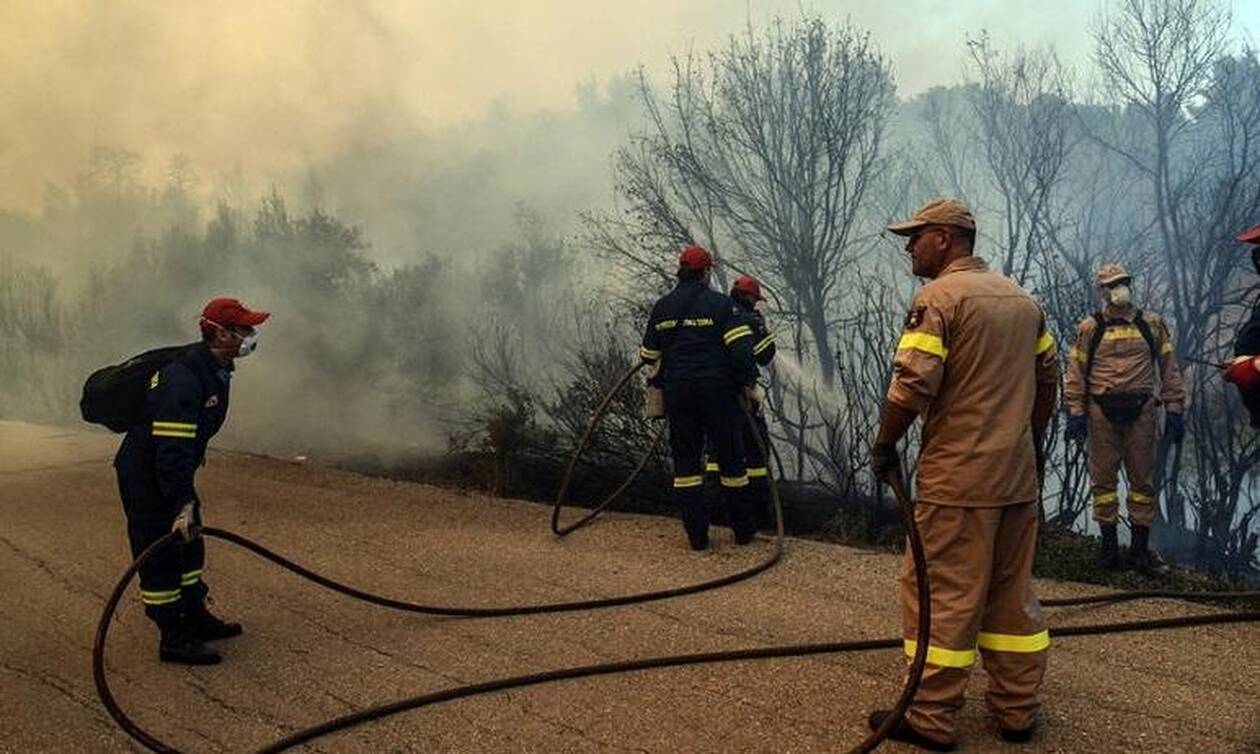 Φωτιά ΤΩΡΑ: Μεγάλες πυρκαγιές σε Εύβοια και Κορινθία 