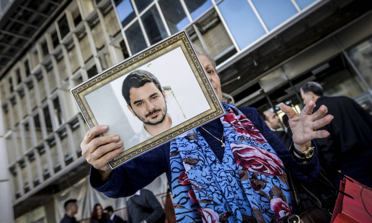Μάριος Παπαγεωργίου: Φωνές και κατάρες στη δίκη για τη δολοφονία - «Τον σκότωσαν όπως τον Γραικό»