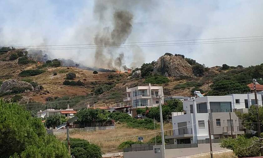 Συναγερμός στην Πυροσβεστική: Φωτιά στο Λαγονήσι - Εκκενώθηκαν σπίτια