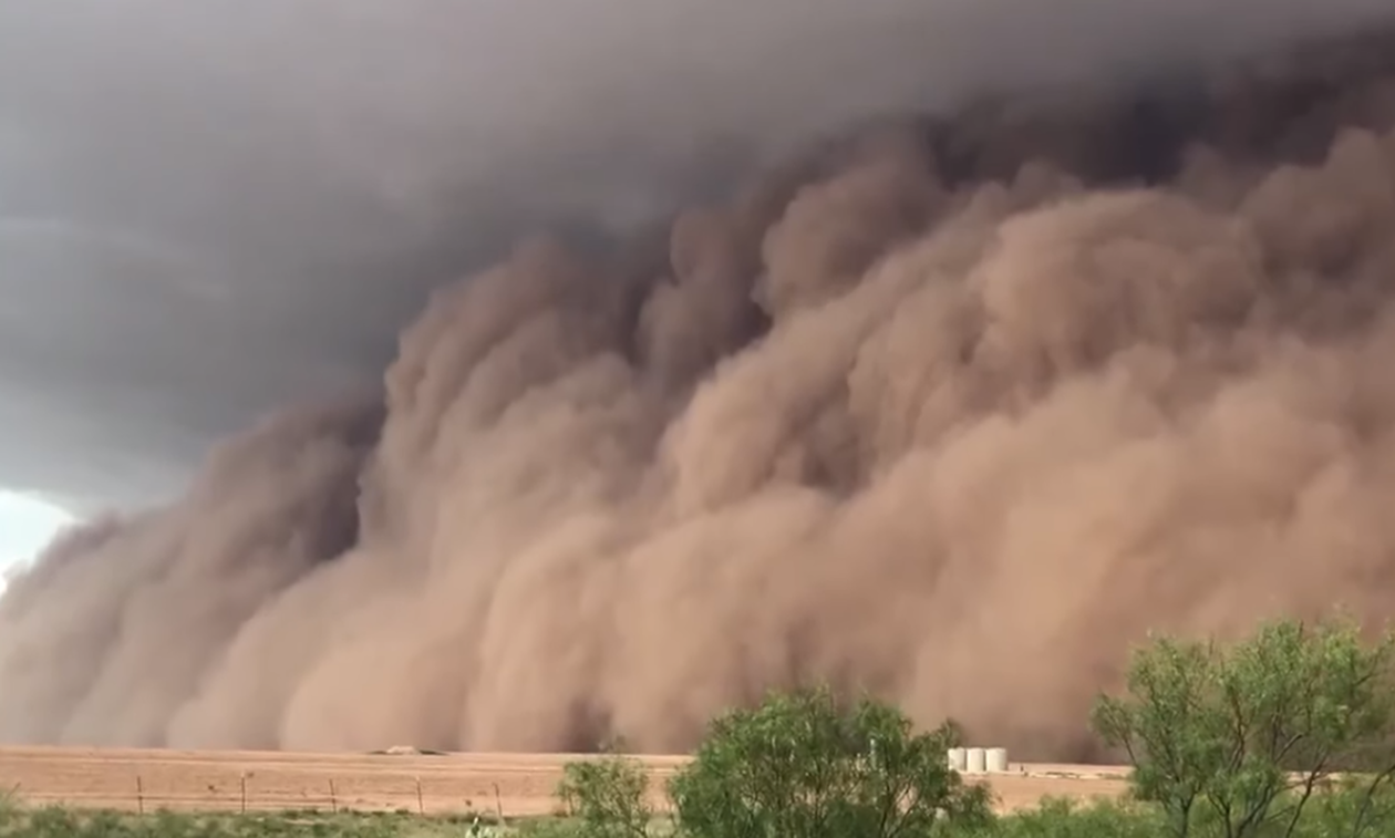 Video που κόβει την ανάσα: Αμμοθύελλα «καταπίνει» ολόκληρη πόλη