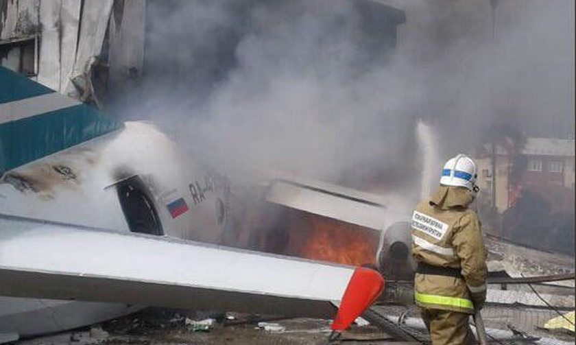 Τραγωδία στη Ρωσία: Αεροπλάνο έκανε αναγκαστική προσγείωση - 2 νεκροί