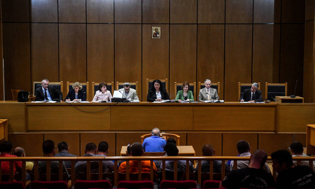 Δίκη Χρυσής Αυγής: Κατέρρευσε ο κατηγορούμενος Πατέλης (pics)
